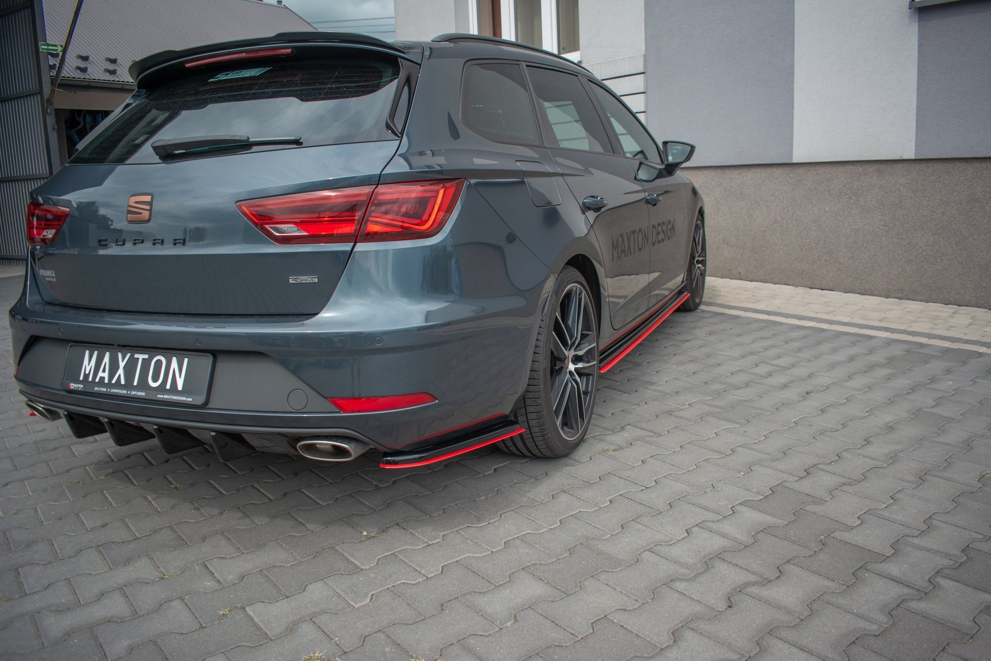 Maxton Design Heck Ansatz Flaps Diffusor V.2 für Seat Leon Mk3 Cupra ST Facelift schwarz Hochglanz