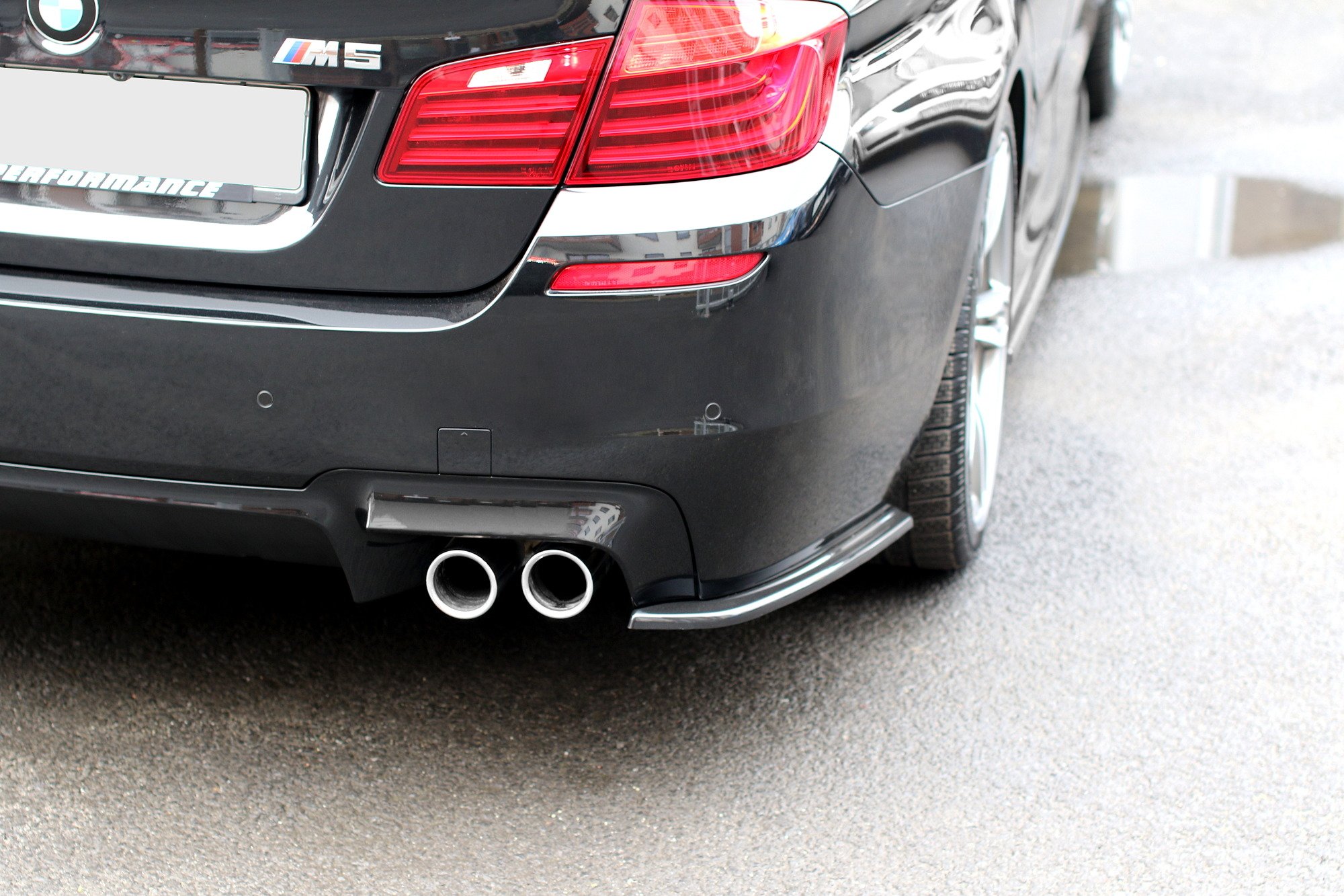 Maxton Design Heck Ansatz Flaps Diffusor für BMW M5 F10 schwarz Hochglanz