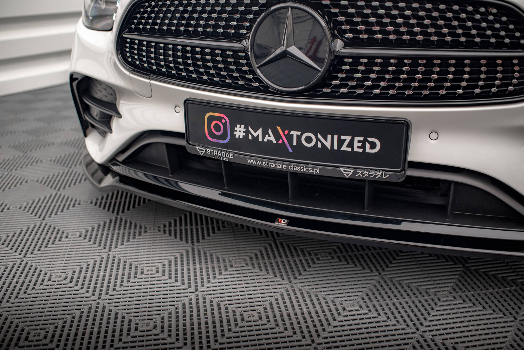 Maxton Design Front Ansatz V.1 für Mercedes-Benz E AMG-Line W213 Facelift schwarz Hochglanz