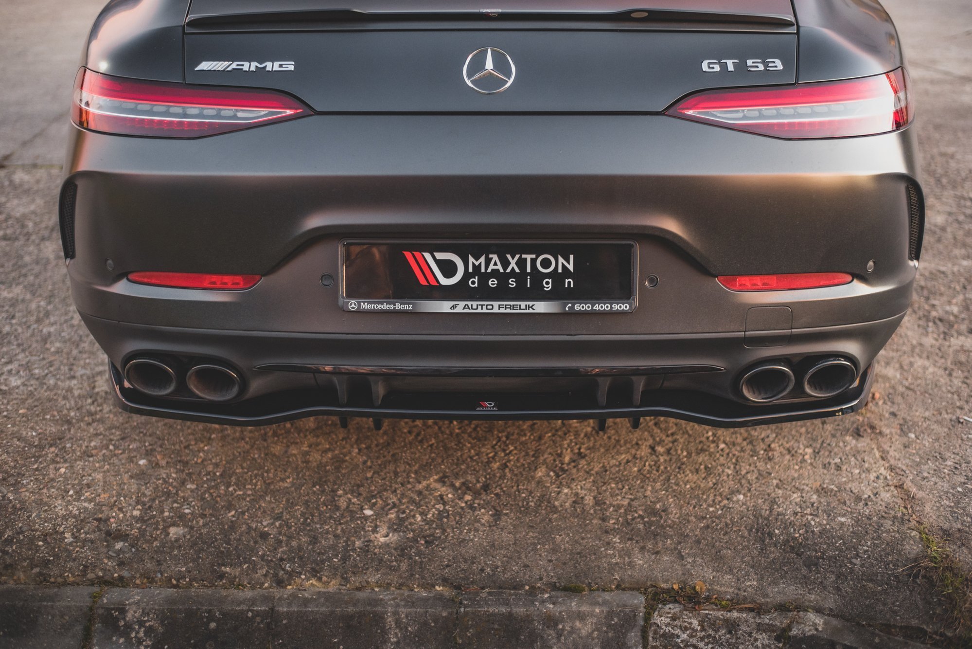 Maxton Design Mittlerer Diffusor Heck Ansatz DTM Look für Mercedes-AMG 53 4 Door Coupe schwarz Hochglanz